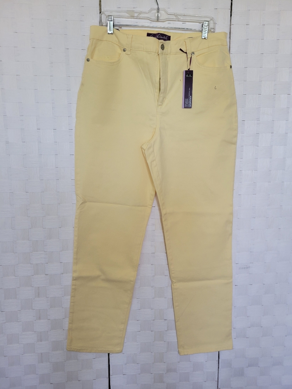 Gloria Vanderbilt  Lush Soft Yellow Straight Leg Jeans (Small Spot On Rear Seat)